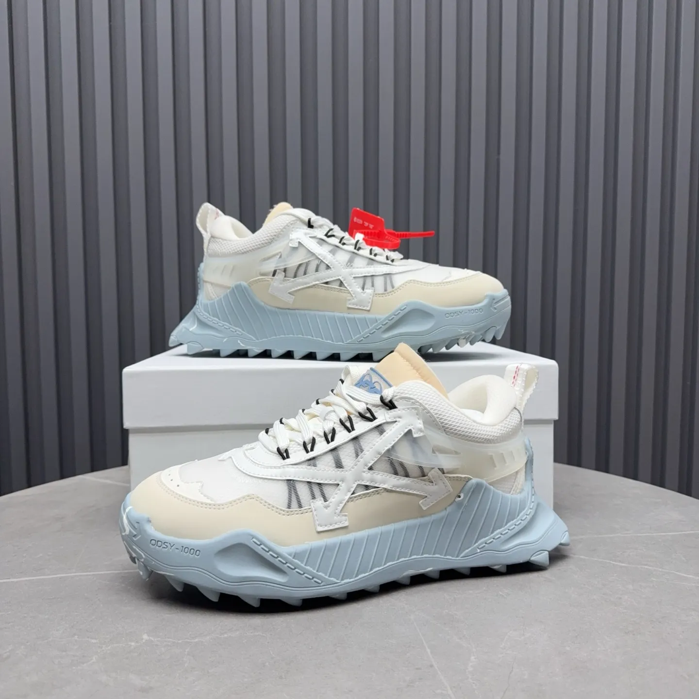 【OFF WHITE】P: 680💰Couple model, Size: Female 35-40; Male 39-44 (customized at 45.46) 2025SS trendy brand OFF WHITE classic popular model, combined outsole, official website original 1:1 developed top-level copy, ️Selected imported high-mercerized matte cowhide splicing breathable mesh ✔️Breathable lining, breathable and comfortable, simple and personalized design, official website rubber outsole.